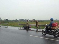 Bé trai hoảng loạn chứng kiến mẹ bị chém chết trên quốc lộ ở Thái Bình