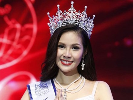 Hoa hậu Thái Lan gây sốt vì nói tiếng Anh như tiếng Thái