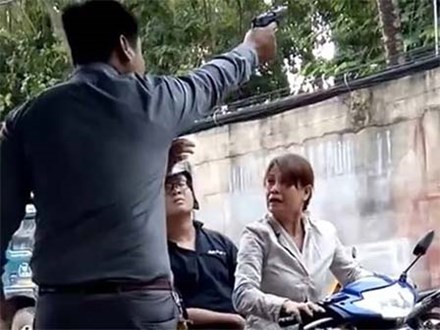 Giám đốc nổ súng dọa phụ nữ ở Sài Gòn có thẻ công an giả