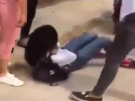 Nữ sinh bị chửi, đánh vì thử đồ nhưng không mua ở chợ Xanh không dám ra đường nhiều ngày