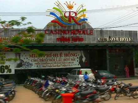 Bị chặt hai đốt ngón tay tại sòng bạc Campuchia