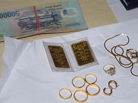  Trộm hơn 100 lượng vàng ở Huế: 