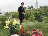 Tùng Dương xúc động hát 'Hoa ban trắng' bên mộ nhạc sĩ Trần Lập