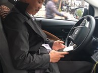 Tài xế taxi trả lại iPhone cho khách và lời bình xấu xí của dân mạng
