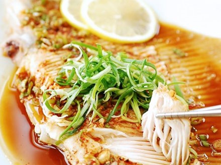 Học người Hàn cách làm món cá hấp thơm nức cực ngon