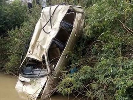Thi thể tài xế cùng ôtô chìm dưới sông La Ngà