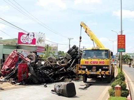 Vụ tai nạn thảm khốc 13 người chết: Xe tải có vấn đề trước khi gây tai nạn?