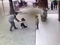 Chồng đánh đập vợ dã man ngay trước mặt con nhỏ gây bức xúc