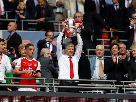 Wenger và Arsenal đi vào lịch sử FA Cup