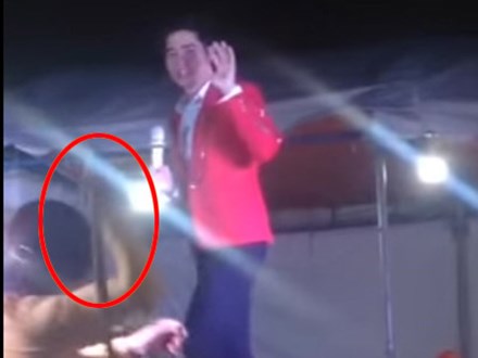 Ca sĩ Lưu Chí Vỹ bị tạt nước, đánh chửi khi diễn ở Bình Dương