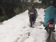 Xuất hiện “con đường tuyết trắng” sau trận mưa lớn ở Hà Nội