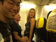 Sự thật gây sốc không kém về người phụ nữ tóc vàng trong đoạn video tình tứ thái quá trên máy bay