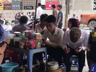 Clip chủ quán trà đá ở Hà Nội dùng nước rửa chân bán cho khách gây sốc