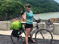 Cô gái Tây nói điều khiến người Việt 'nở mặt' sau khi bị mất xe đạp đi xuyên đất nước