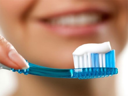 Đánh răng, rửa bát cũng làm hỏng cột sống vì lý do này