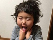Bị mẹ "dìm hàng" không thương tiếc nhưng biểu cảm mặt xấu của cô bé 5 tuổi vẫn khiến dân mạng điêu đứng Bị mẹ "dìm hàng" không thương tiếc nhưng biểu cảm mặt xấu của cô bé 5 tuổi vẫn khiến dân mạng điêu đứng