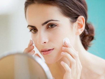 Cách tẩy trang đúng cách giúp sạch da ngừa mụn 