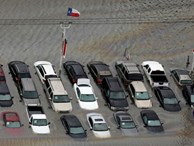 Nhiều đại lý ô tô bị ngập trong bão Harvey ở Mỹ, người mua xe nhập nên thận trọng