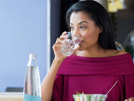 Uống nước đun sôi để nguội quá 2 ngày dễ nhiễm bệnh?
