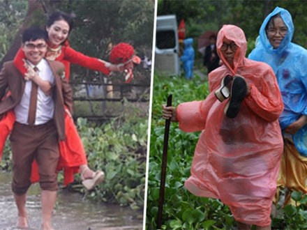 Quảng Trị: Nhà trai xắn quần, cắp dép vượt lũ đi đón dâu ngày mưa bão