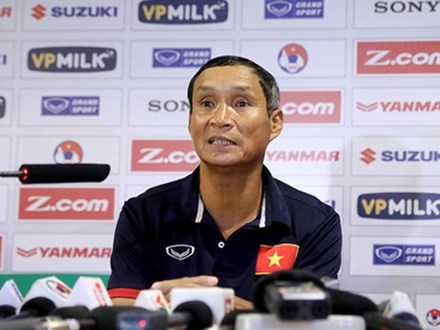 HLV Mai Đức Chung xúc động chia tay đội tuyển Việt Nam