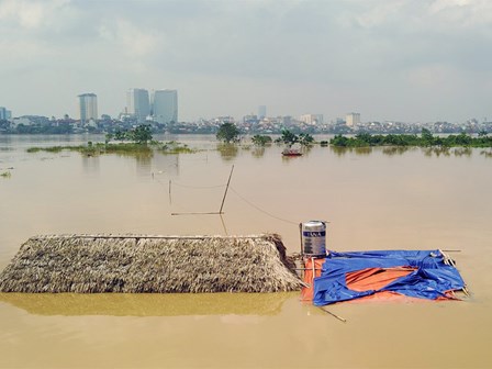 Mưa lũ kinh hoàng, nhiều người tử vong