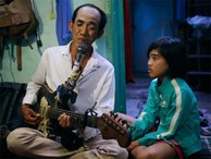 Chuyện 'Tám mù' hát rong - Người cha lang thang Sài Gòn bán tiếng ca kiếm tiền chữa trị đôi mắt cho con gái