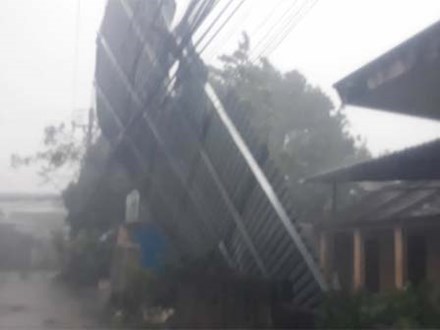 Sự khủng khiếp của cơn bão số 12 khi đổ bộ vào Khánh Hòa
