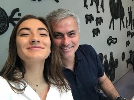 HLV Mourinho hạnh phúc mừng sinh nhật con gái