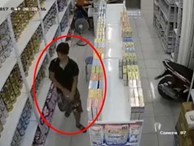Clip: Hai người đàn ông ăn trộm sữa bột tại một cửa hàng ở Sài Gòn theo cách không ai ngờ