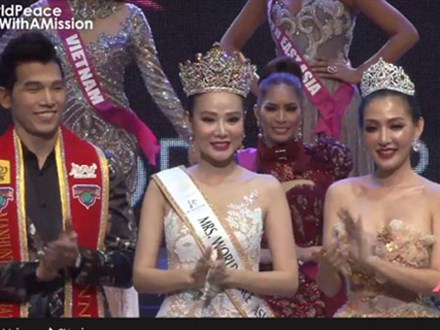 Dương Yến Ngọc đăng quang Hoa hậu Quý bà Hòa bình châu Á 2017 