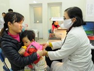 Chuyên gia Nhi khoa BV Bạch Mai: 4 vị trí 'vàng' mẹ cần giữ ấm cho con trong ngày rét đậm