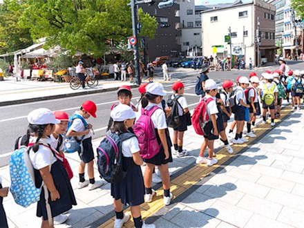 Mẹ Mỹ tiết lộ lý do vì sao trẻ em Nhật không bao giờ bị bố mẹ quát mắng ở nơi công cộng