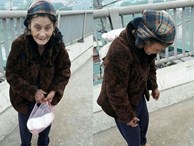 Cô gái Cao Bằng mua tặng cụ bà nghèo đôi dép trong ngày giá lạnh