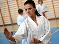 Vợ xinh của Lewandowski là cao thủ karate, có đai đen