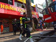 Cháy khách sạn ở Sài Gòn: Giải cứu khẩn cấp 11 khách nước ngoài và 8 người Việt Nam