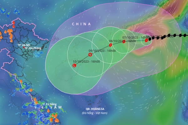 Bão Koinu bất ngờ mạnh lên trên Biển Đông