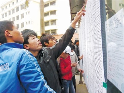 Hàn Quốc và Đài Loan là hai thị trường được dự báo sẽ thu hút nhiều lao động nhất trong năm 2013 (Trong ảnh: NLĐ thi tiếng Hàn cuối năm 2011). Ảnh: Phong Cầm