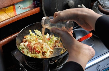 Hạnh phúc giản dị của cô gái cụt tay 10