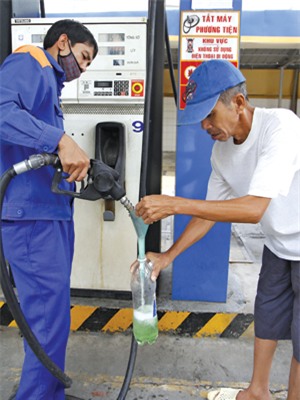 Giá xăng tăng dưới 1.000 đồng, doanh nghiệp sẽ được quyền tự quyết