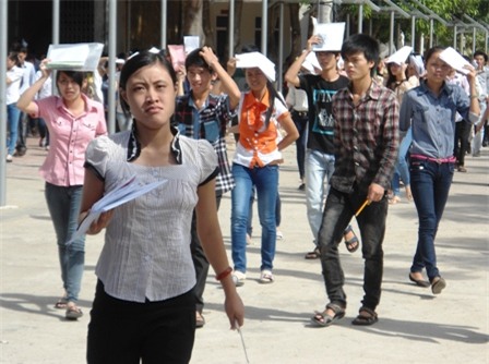 Quy định mới về đào tạo liên thông: Sinh viên khóc, trường e ngại!