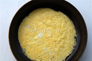 Trứng cuộn tôm lạ miệng ngon cơm 4