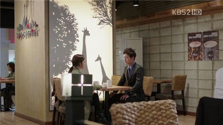 Những quảng cáo "trắng trợn" trên phim Hàn 13