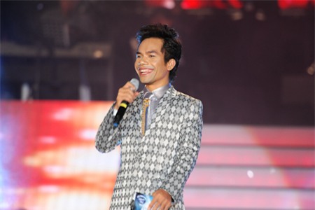 Ya Suy là quán quân mùa 2012 của Vietnam Idol