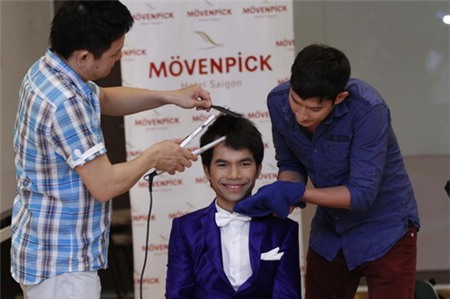 Những bức hình hết sức dễ thương của Ya Suy và Huy Khánh. Chàng diễn viên điển trai còn không ngại ngần bông đùa ngay dưới bức ảnh: