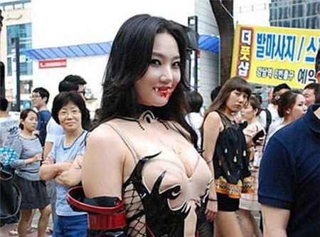 "Nữ ma cà rồng hút máu" tại Gangnam, Phi thường - kỳ quặc, chuyen la, chuyen la the gioi, chuyen la nhat the gioi, nu ma ca rong, tin tuc