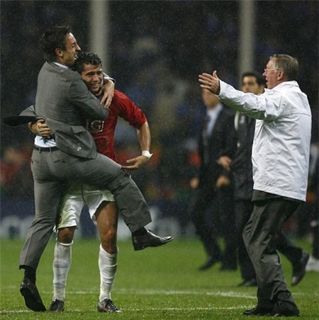 Ở Real, lòng Ronaldo vẫn hướng về MU