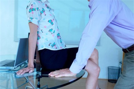 Ngoại tình với sếp vì chán chồng 1
