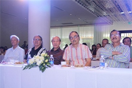 Các ngệ sĩ lão thành tham gia buổi họp báo