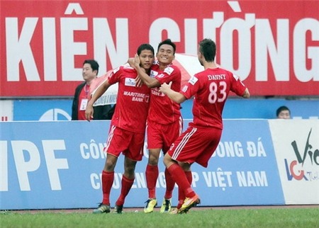 Bầu Hiển, V.League